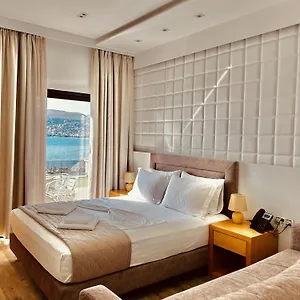 Hotel Sole, Sarande